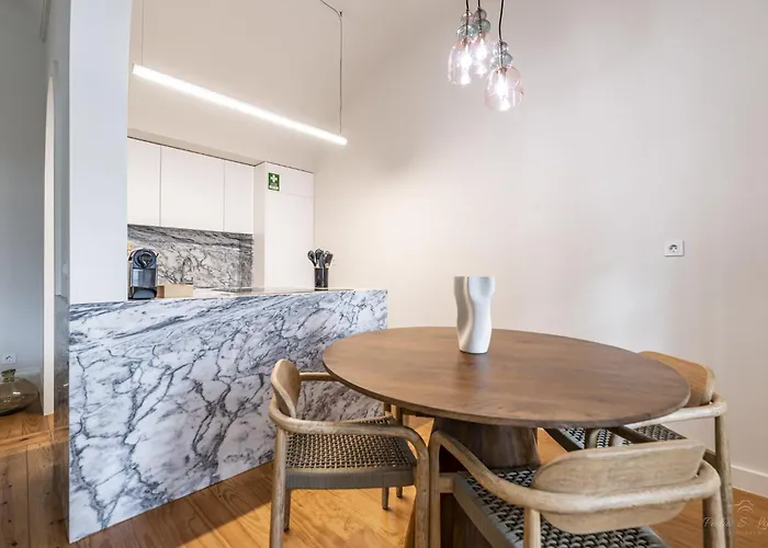 Nomad's Family - 3bdr Charming Hideouts Apartment Porto